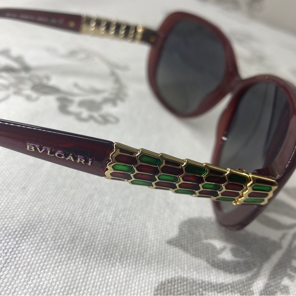 BVLGARI SERPENTI 8114 5239/T3
Square Burgundy Sunglasses - Picture 8 of 13